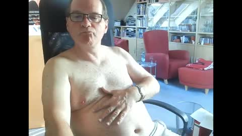 Snapshot of pavlovsdog2006 chatting on April 7, 2026, 8:15 am Pavlov aka Peter online show from April 7, 2026, 8:15 am