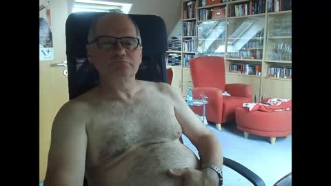Snapshot of pavlovsdog2006 chatting on May 11, 2026, 8:20 am Pavlov aka Peter online show from May 11, 2026, 8:20 am