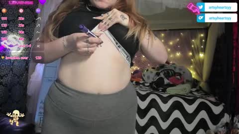 ArtsyHeartsyy online show from December 13, 2024, 5:16 am