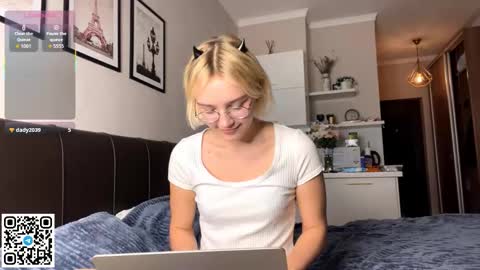 Lola online show from November 3, 2025, 3:24 pm