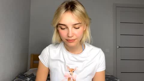 Lola online show from December 19, 2025, 3:52 pm