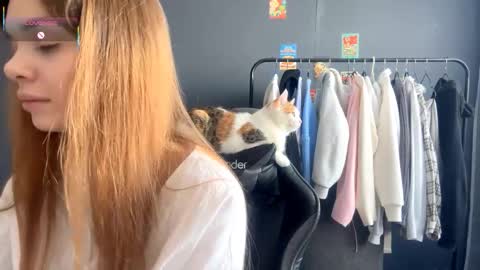 Lola online show from February 21, 2026, 9:10 am