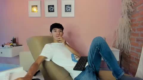 peach tyron online show from January 10, 2025, 12:58 pm