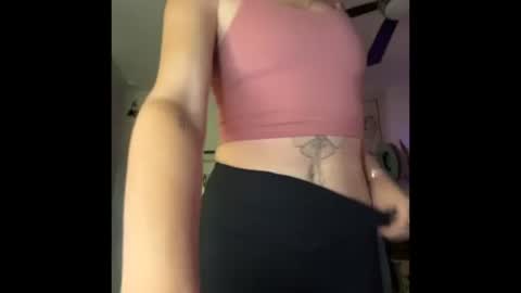 peachesncreampiezz online show from June 19, 2026, 10:02 pm