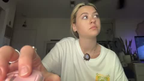 peachesncreampiezz online show from June 20, 2026, 10:01 pm
