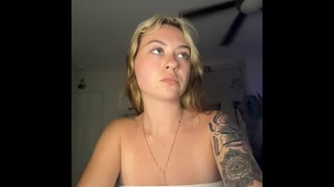 peachesncreampiezz online show from June 22, 2026, 7:55 pm