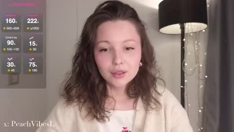 Snapshot of peachvibes chatting on March 12, 2025, 9:44 am Lili online show from March 12, 2025, 9:44 am