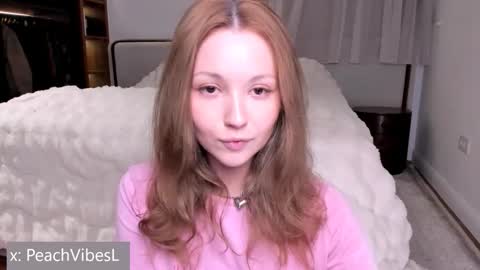 Snapshot of peachvibes chatting on October 11, 2025, 5:28 am Lili online show from October 11, 2025, 5:28 am