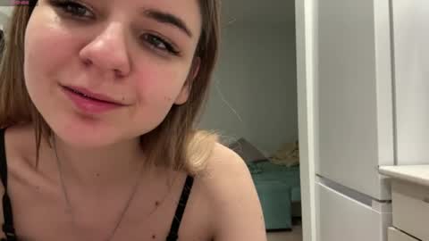 Snapshot of peachy_keens chatting on April 5, 2026, 6:05 pm Peachy online show from April 5, 2026, 6:05 pm