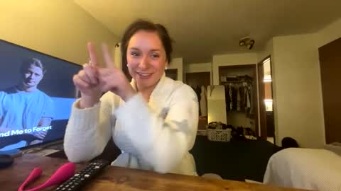 PeachyObsession online show from February 1, 2026, 5:17 am