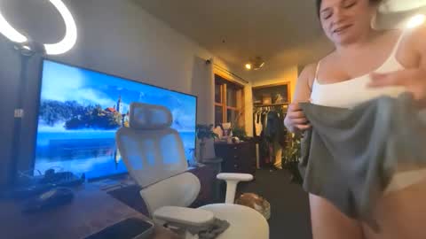 PeachyObsession online show from February 16, 2026, 1:02 am