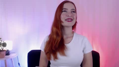 Snapshot of pear__moon chatting on February 12, 2025, 2:24 am LILLY online show from February 12, 2025, 2:24 am