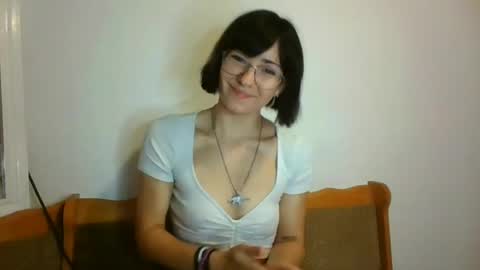 pearlgirl2006 online show from July 19, 2026, 6:44 pm