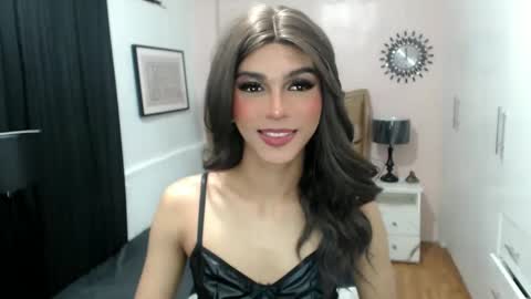 Snapshot of pearlmoore chatting on January 21, 2025, 7:04 am Pearl online show from January 21, 2025, 7:04 am