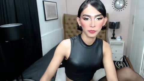 Snapshot of pearlmoore chatting on February 11, 2025, 12:48 pm Pearl online show from February 11, 2025, 12:48 pm