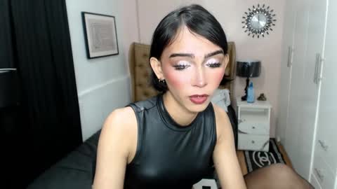 Snapshot of pearlmoore chatting on February 13, 2025, 1:40 am Pearl online show from February 13, 2025, 1:40 am