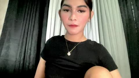 Pearl online show from December 17, 2025, 4:02 pm