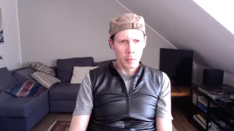 Snapshot of pedrohh chatting on March 9, 2025, 3:05 pm Arno online show from March 9, 2025, 3:05 pm