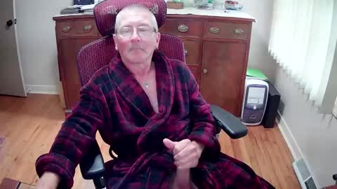 peepingmale online show from May 23, 2026, 8:24 pm