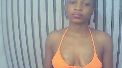 Lizzy online show from November 18, 2025, 1:59 pm