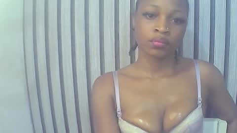 Lizzy online show from November 30, 2025, 9:46 am