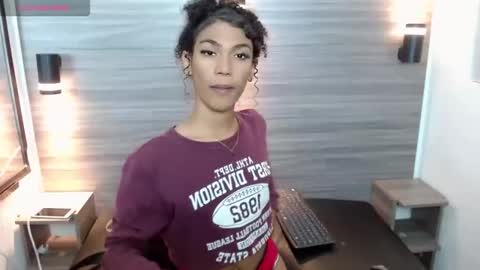 Penelopee Rouse online show from November 9, 2025, 7:34 pm