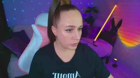 Dia  online show from December 4, 2025, 2:32 am