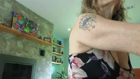 Peppermint and Dusty  online show from April 29, 2026, 5:30 pm