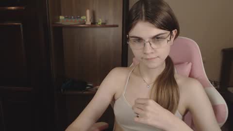 Snapshot of peralez_f chatting on December 2, 2024, 2:42 am Farida online show from December 2, 2024, 2:42 am