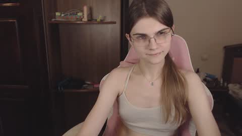 Snapshot of peralez_f chatting on December 18, 2024, 2:21 am Farida online show from December 18, 2024, 2:21 am