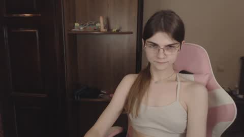 Snapshot of peralez_f chatting on December 23, 2024, 3:18 am Farida online show from December 23, 2024, 3:18 am