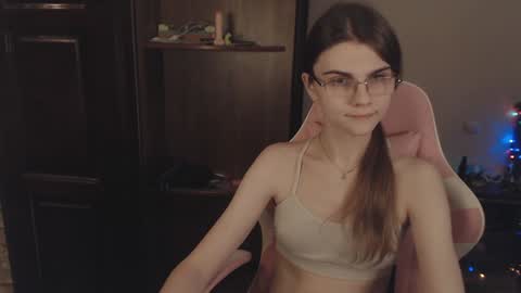 Snapshot of peralez_f chatting on January 14, 2025, 5:40 am Farida online show from January 14, 2025, 5:40 am