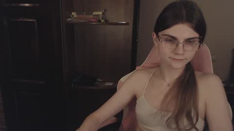 Snapshot of peralez_f chatting on January 29, 2025, 1:27 am Farida online show from January 29, 2025, 1:27 am