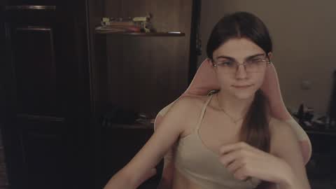 Snapshot of peralez_f chatting on January 30, 2025, 3:11 am Farida online show from January 30, 2025, 3:11 am