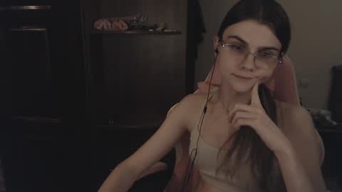 Snapshot of peralez_f chatting on February 16, 2025, 4:31 am Farida online show from February 16, 2025, 4:31 am