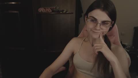 Snapshot of peralez_f chatting on February 18, 2025, 2:16 am Farida online show from February 18, 2025, 2:16 am