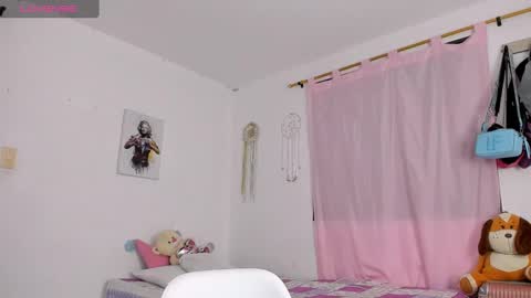 Dulce maria online show from January 17, 2025, 5:11 am