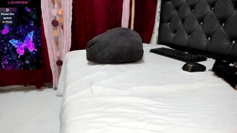 Snapshot of perla_thompson1 chatting on September 12, 2025, 8:31 pm Perla Thompson online show from September 12, 2025, 8:31 pm