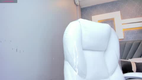 PERLA  online show from December 16, 2024, 11:07 pm