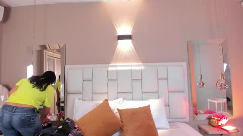 PerlaPreciosa online show from March 1, 2026, 4:03 am