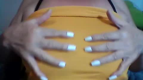 perlita070822 online show from June 13, 2026, 5:05 am