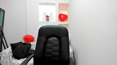 horror flying on the wings of the night.... online show from February 15, 2026, 11:08 am