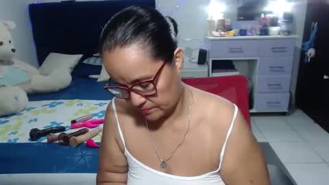 Snapshot of pervert_mommy_x chatting on April 11, 2026, 10:52 am SAMY online show from April 11, 2026, 10:52 am