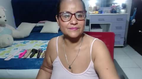 Snapshot of pervert_mommy_x chatting on April 12, 2026, 12:32 pm SAMY online show from April 12, 2026, 12:32 pm