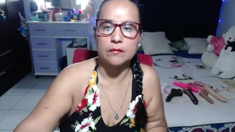 Snapshot of pervert_mommy_x chatting on June 30, 2026, 9:43 am SAMY online show from June 30, 2026, 9:43 am