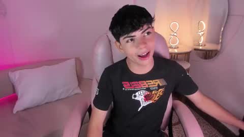 Snapshot of peter_chase chatting on September 25, 2025, 7:39 pm Peter online show from September 25, 2025, 7:39 pm