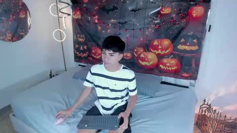 Snapshot of peter_chase chatting on October 8, 2025, 11:57 pm Peter online show from October 8, 2025, 11:57 pm