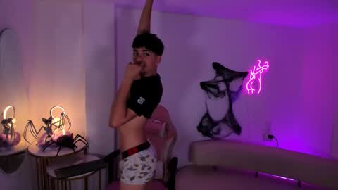 Snapshot of peter_chase chatting on October 14, 2025, 7:58 pm Peter online show from October 14, 2025, 7:58 pm