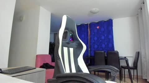 Snapshot of peter_coleman chatting on December 22, 2024, 5:45 am PeterColeman online show from December 22, 2024, 5:45 am