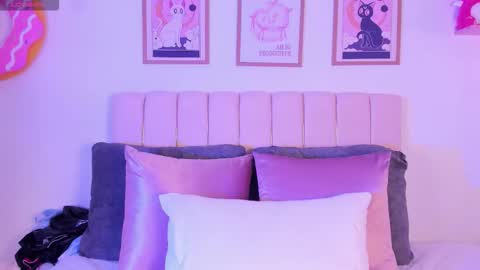 Im Rosse but u can call me Rossie or Rosita . online show from October 31, 2025, 2:45 am